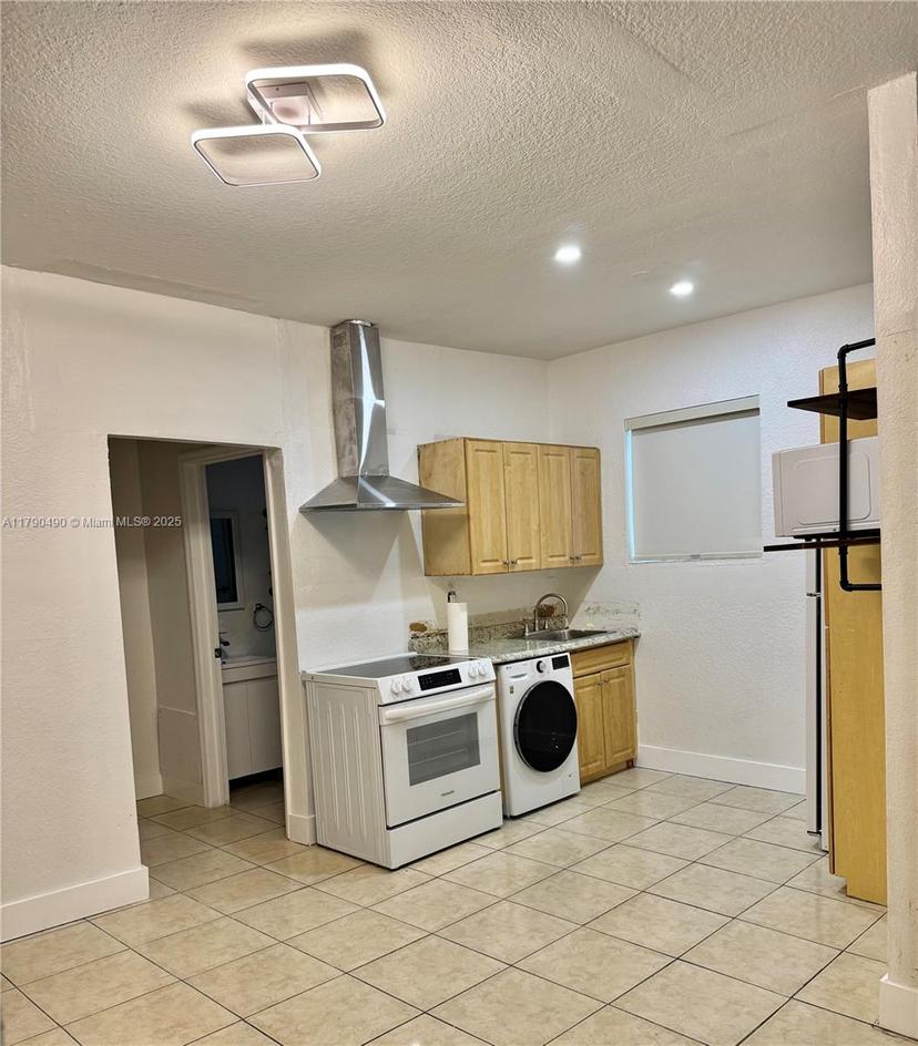 Picture of 1021 NW 3Rd St # 106, Miami FL 33128