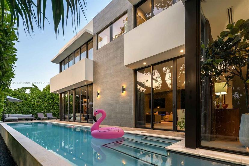 Picture of 121 2Nd Dilido Ter. Share A, Miami Beach FL 33139
