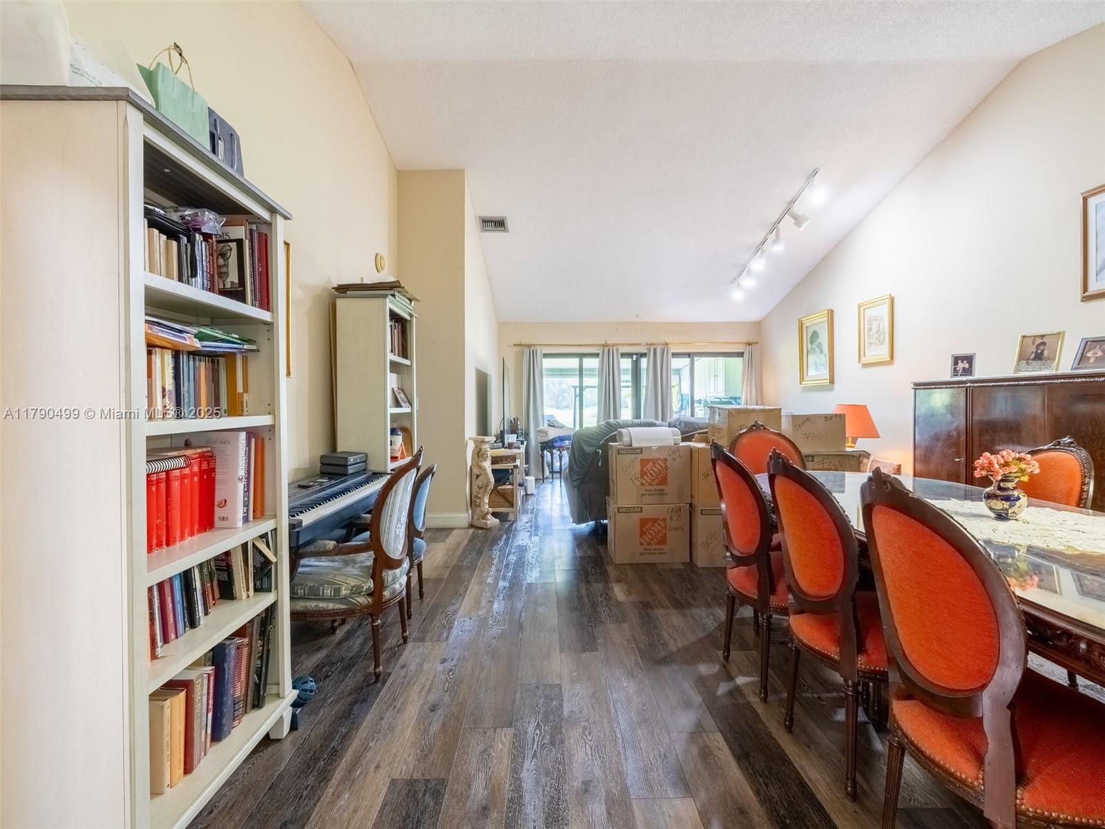 Picture of 370 Fairway Cir # 13, Weston, FL 33326