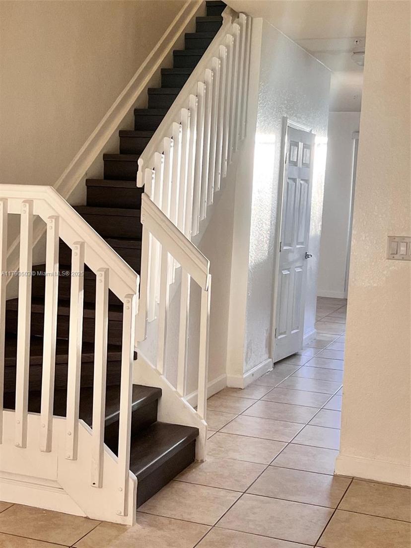 Picture of 112 SE 28Th Ter # 4, Homestead FL 33033