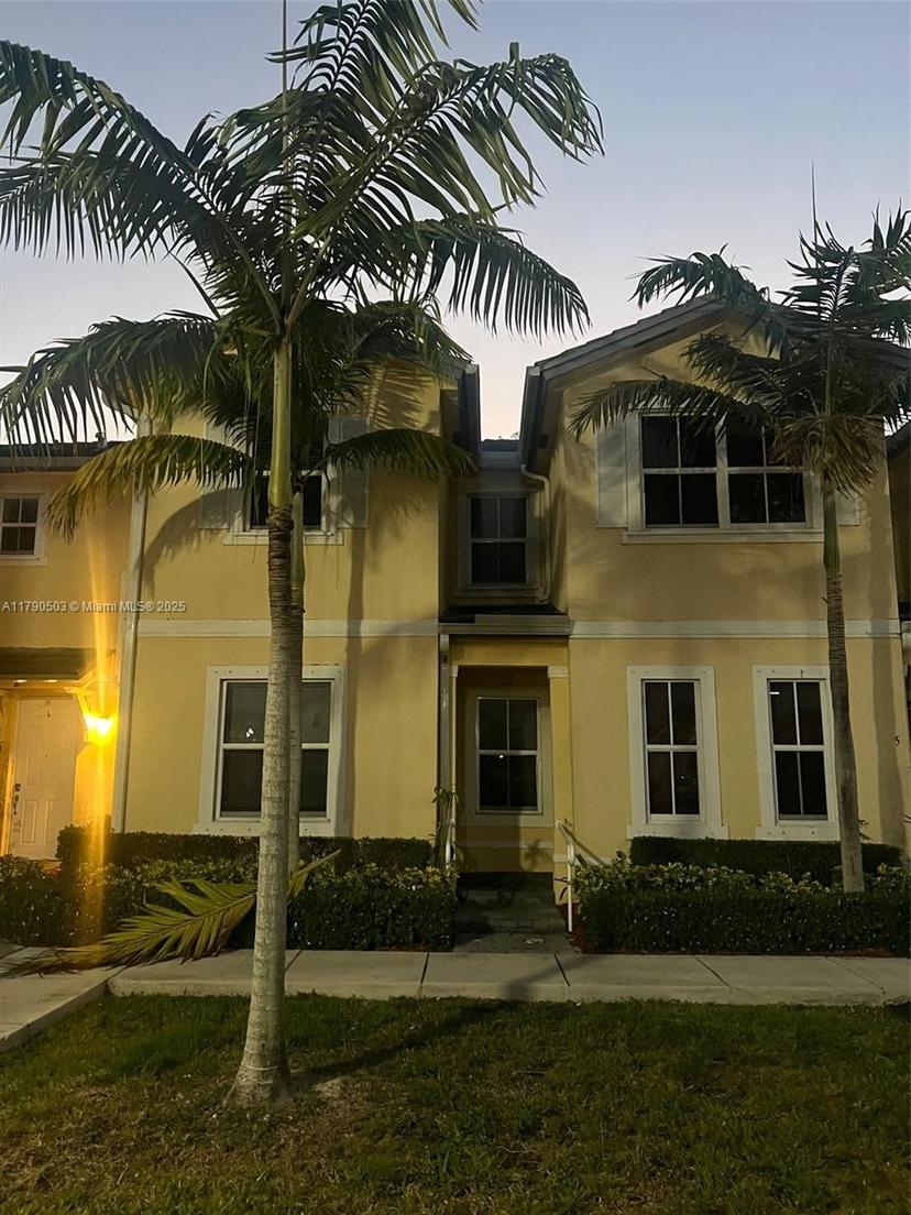 Picture of 112 SE 28Th Ter # 4, Homestead FL 33033