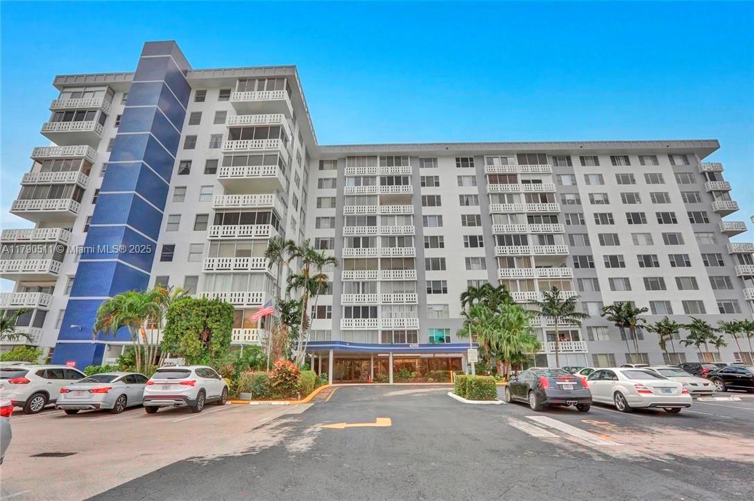 Picture of 4350 Hillcrest Dr # 503, Hollywood, FL 33021