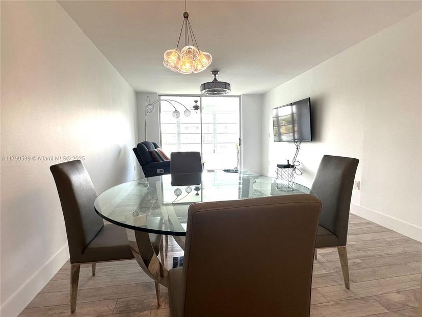Picture of 8300 Sunrise Lakes Blvd # 208, Sunrise FL 33322