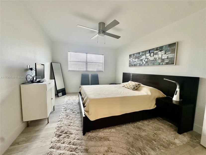 Picture of 8300 Sunrise Lakes Blvd # 208, Sunrise FL 33322