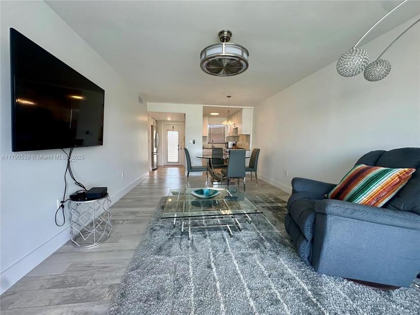 Picture of 8300 Sunrise Lakes Blvd # 208, Sunrise FL 33322