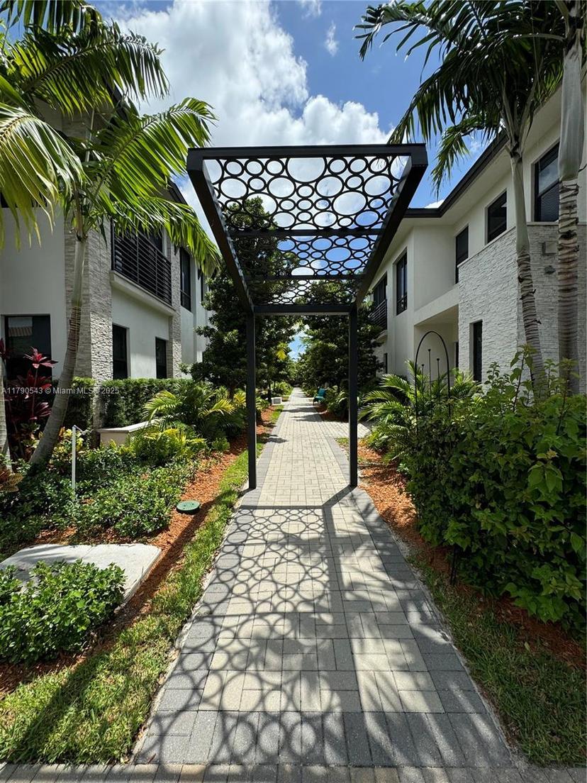 Picture of 8283 NW 47Th Ln, Doral FL 33166