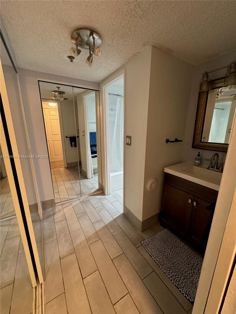 Picture of 20515 E Country Club Dr # 148, Aventura FL 33180