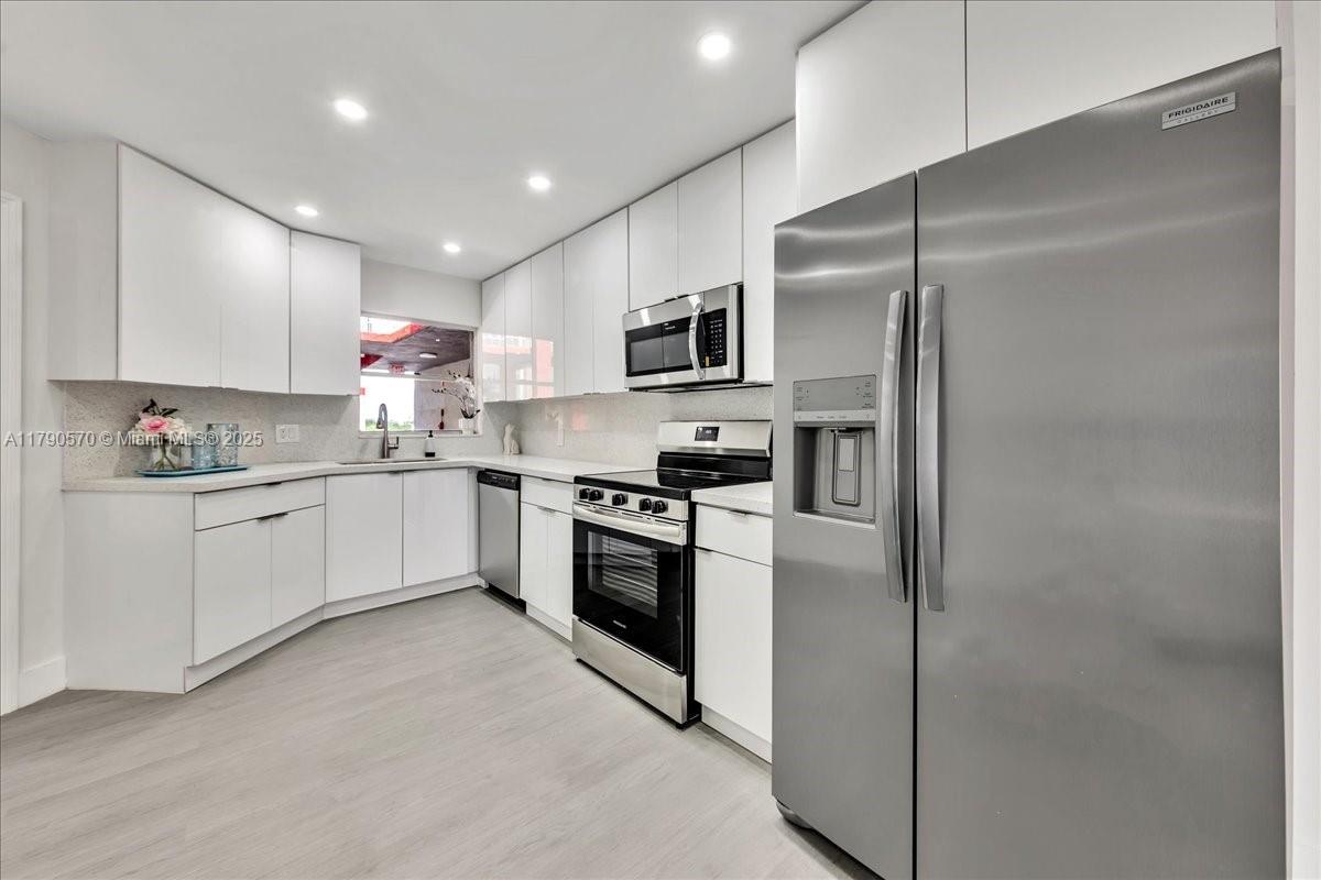 Picture of 1750 W 46Th St # 433, Hialeah, FL 33012