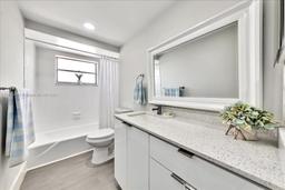 Picture of 1750 W 46Th St # 433, Hialeah, FL 33012