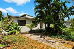 Picture of 621 Oriole Ave, Miami Springs, FL 33166