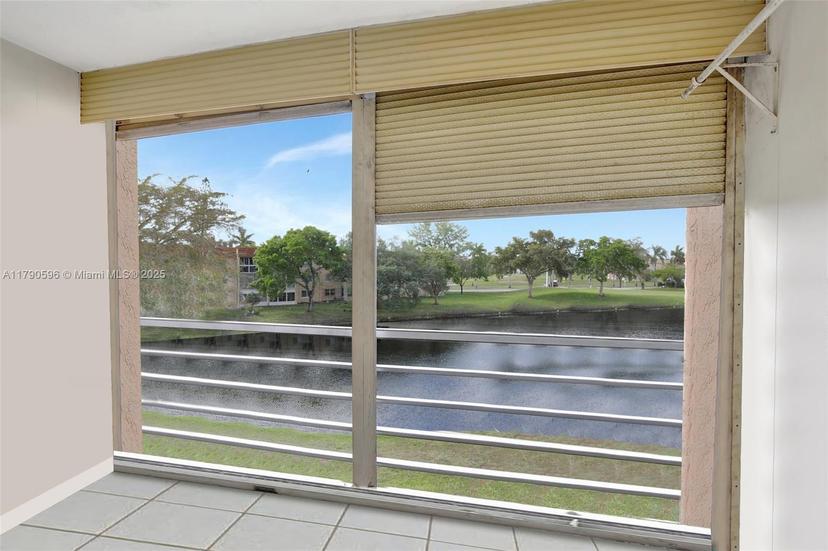 Picture of 9281 Sunrise Lakes Blvd # 306, Sunrise FL 33322