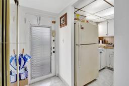 Picture of 9281 Sunrise Lakes Blvd # 306, Sunrise, FL 33322