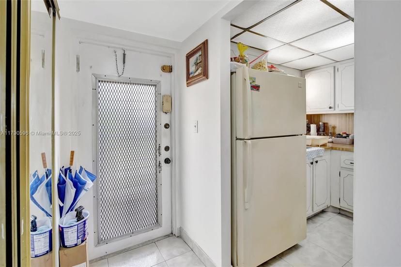 Picture of 9281 Sunrise Lakes Blvd # 306, Sunrise FL 33322