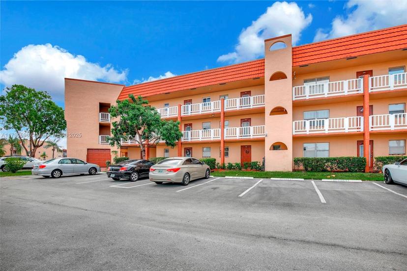 Picture of 9281 Sunrise Lakes Blvd # 306, Sunrise FL 33322