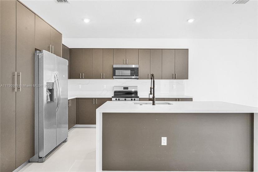 Picture of 22587 SW 125 Ave # B, Miami FL 33030