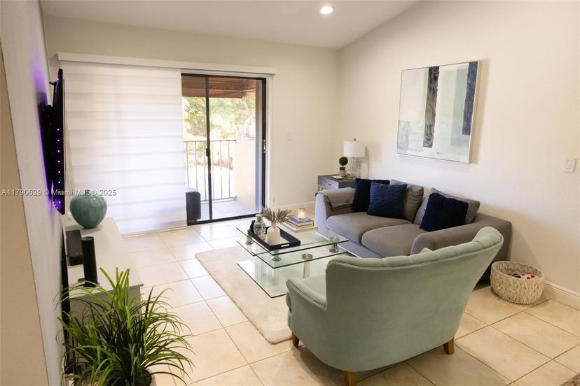 Picture of 15530 Sw 80 # 305, Miami FL 33193
