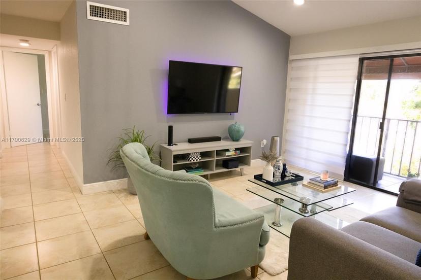 Picture of 15530 Sw 80 # 305, Miami FL 33193