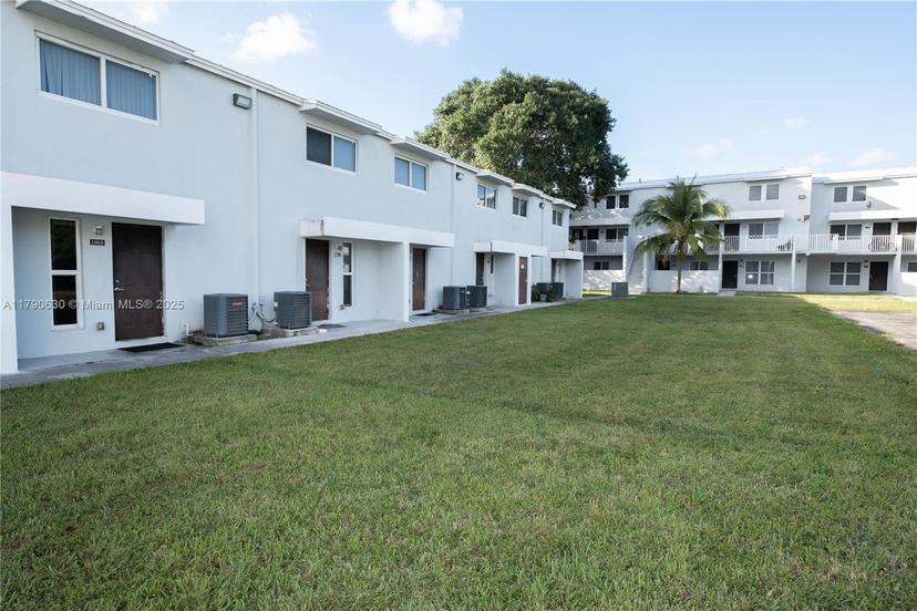 Picture of 1968 NW 4Th Ct # 323, Miami FL 33136