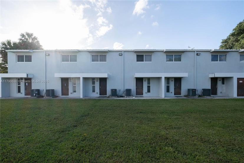 Picture of 1968 NW 4Th Ct # 323, Miami FL 33136