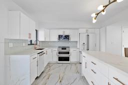 Picture of 16449 NE 26Th Ave # 16, North Miami Beach, FL 33160