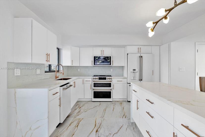 Picture of 16449 NE 26Th Ave # 16, North Miami Beach FL 33160