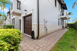 Picture of 10470 NW 58Th Ter, Doral, FL 33178