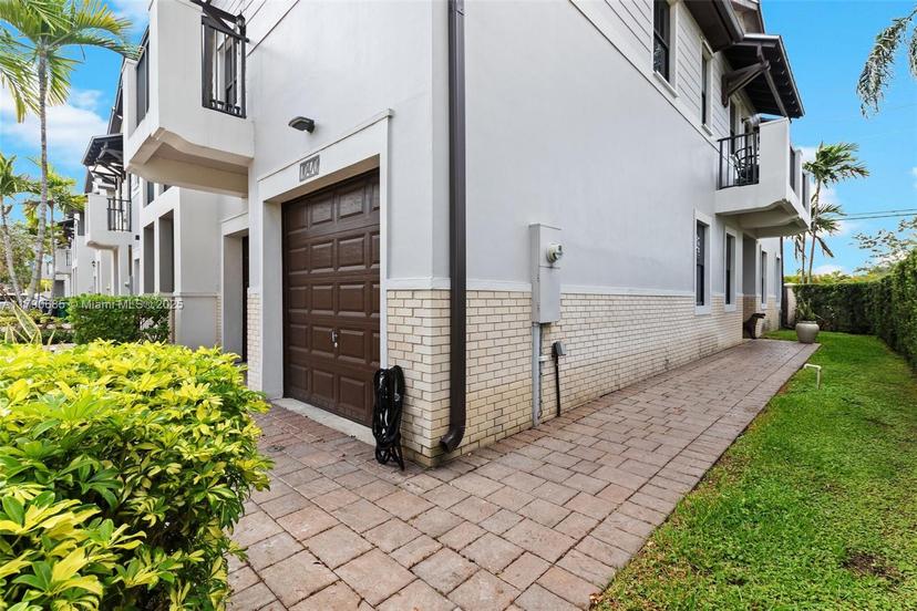 Picture of 10470 NW 58Th Ter, Doral FL 33178