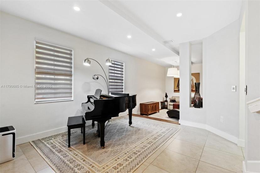 Picture of 10470 NW 58Th Ter, Doral FL 33178
