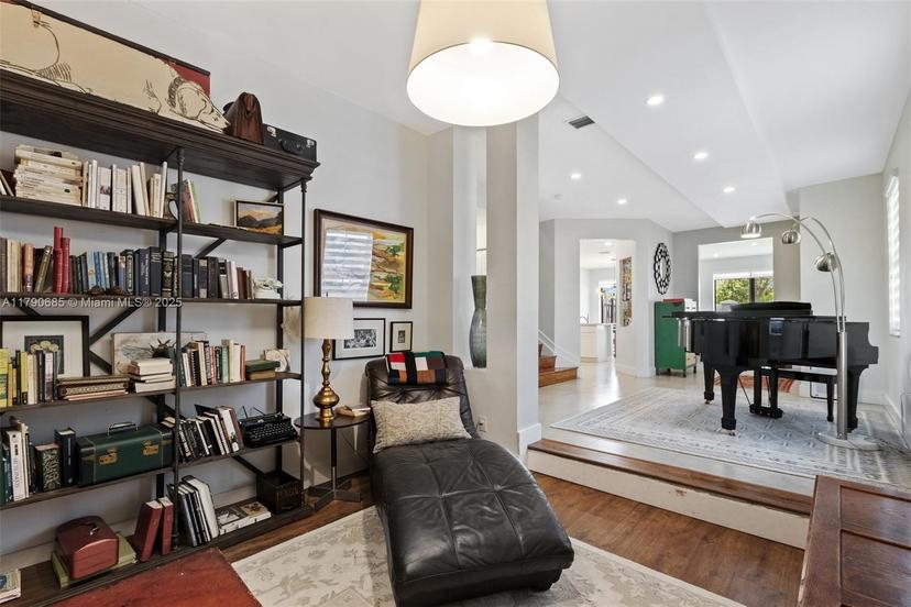 Picture of 10470 NW 58Th Ter, Doral FL 33178