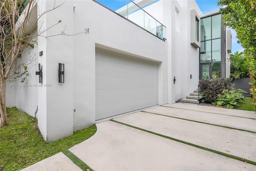 Picture of 1311 Bay Dr, Miami Beach FL 33141