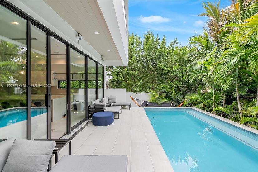 Picture of 1311 Bay Dr, Miami Beach FL 33141