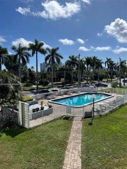 Picture of 600 Layne # 216, Hallandale Beach, FL 33009