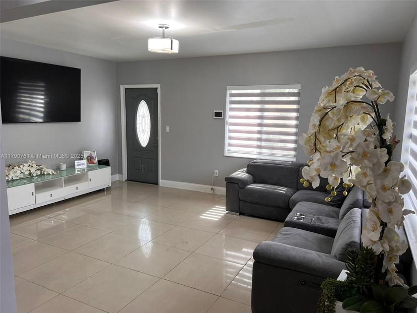 Picture of 601 SE 9Th Ave, Hialeah FL 33010