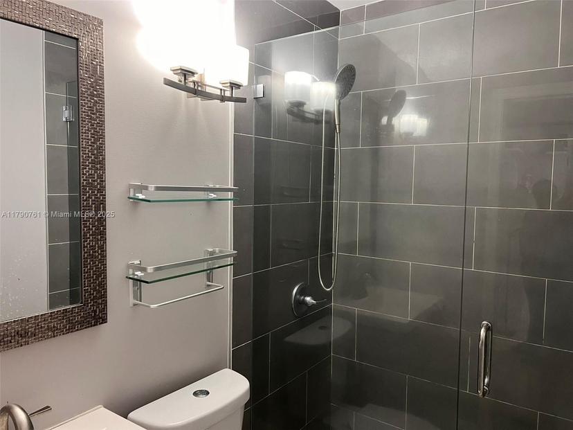 Picture of 601 SE 9Th Ave, Hialeah FL 33010