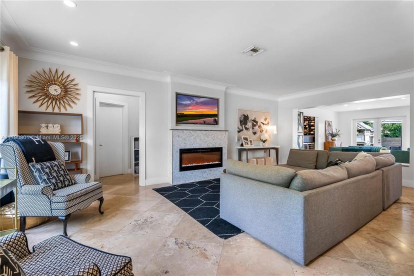 Picture of 840 N Shore Dr, Miami Beach FL 33141
