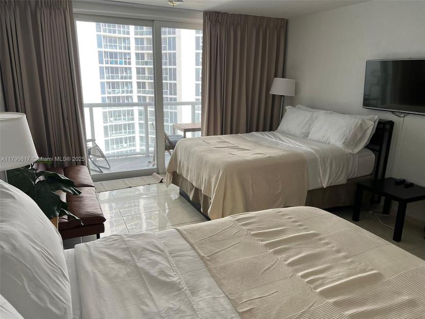 Picture of 19201 Collins Ave # 1025, Sunny Isles Beach FL 33160