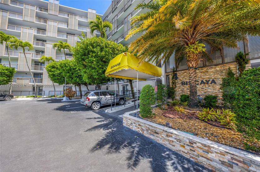 Picture of 20400 W Country Club Dr # 812, Aventura FL 33180