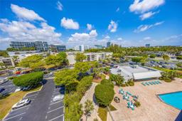 Picture of 20400 W Country Club Dr # 812, Aventura, FL 33180