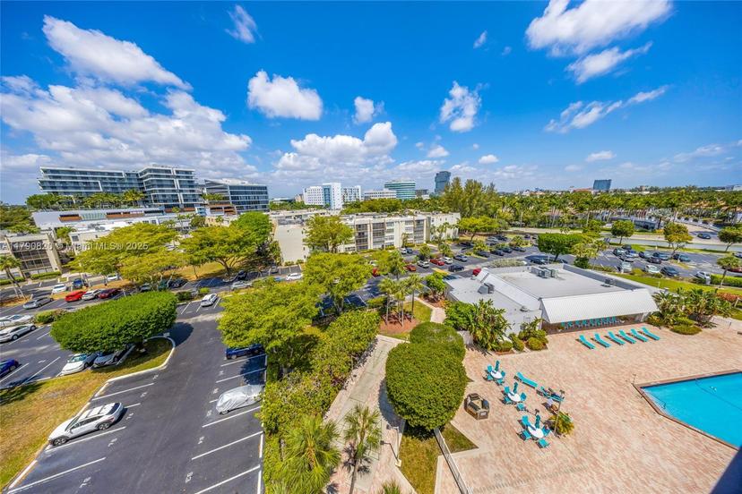 Picture of 20400 W Country Club Dr # 812, Aventura FL 33180