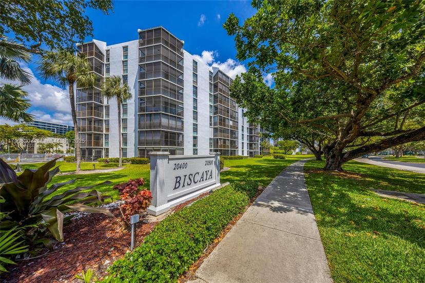 Picture of 20400 W Country Club Dr # 812, Aventura FL 33180