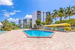 Picture of 20400 W Country Club Dr # 812, Aventura, FL 33180