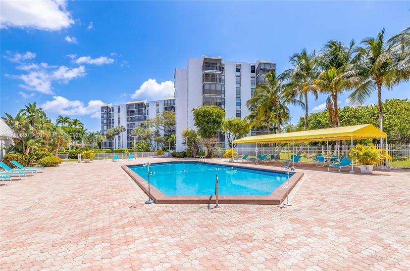 Picture of 20400 W Country Club Dr # 812, Aventura FL 33180