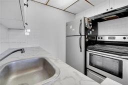 Picture of 2145 Pierce St # 418, Hollywood, FL 33020