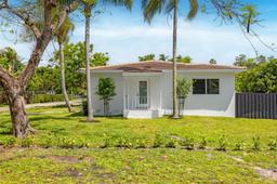 Picture of 701 NE 119Th St, Biscayne Park, FL 33161