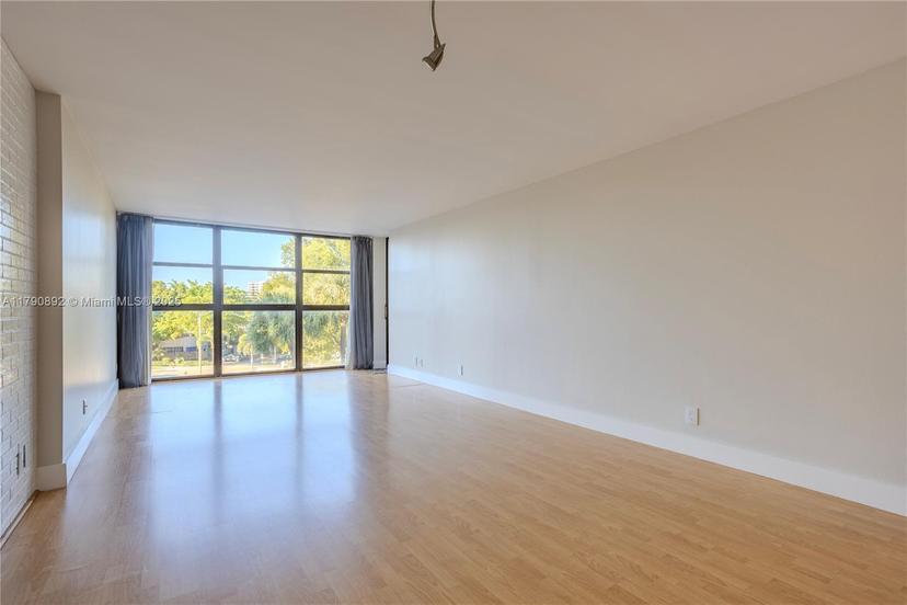 Picture of 400 Leslie Dr # 405, Hallandale Beach FL 33009