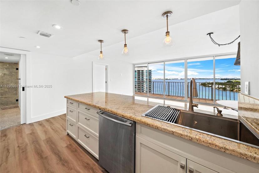 Picture of 7601 E Treasure Dr # 1915, North Bay Village FL 33141