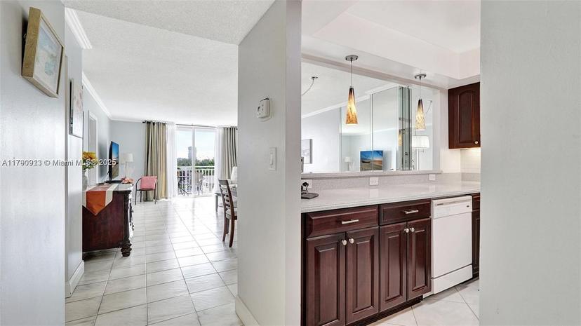 Picture of 427 Golden Isles Dr # 5J, Hallandale Beach FL 33009