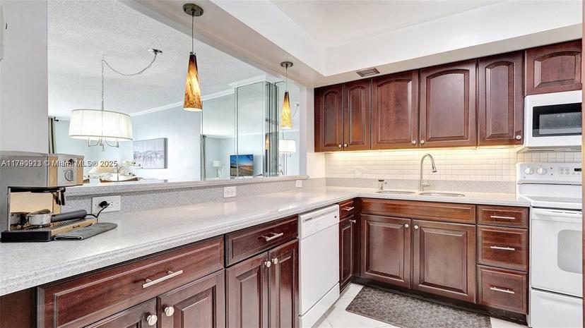 Picture of 427 Golden Isles Dr # 5J, Hallandale Beach FL 33009