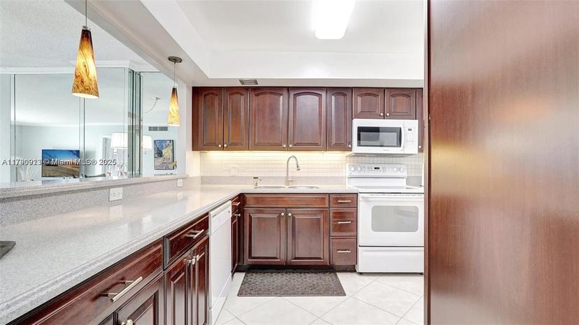 Picture of 427 Golden Isles Dr # 5J, Hallandale Beach FL 33009