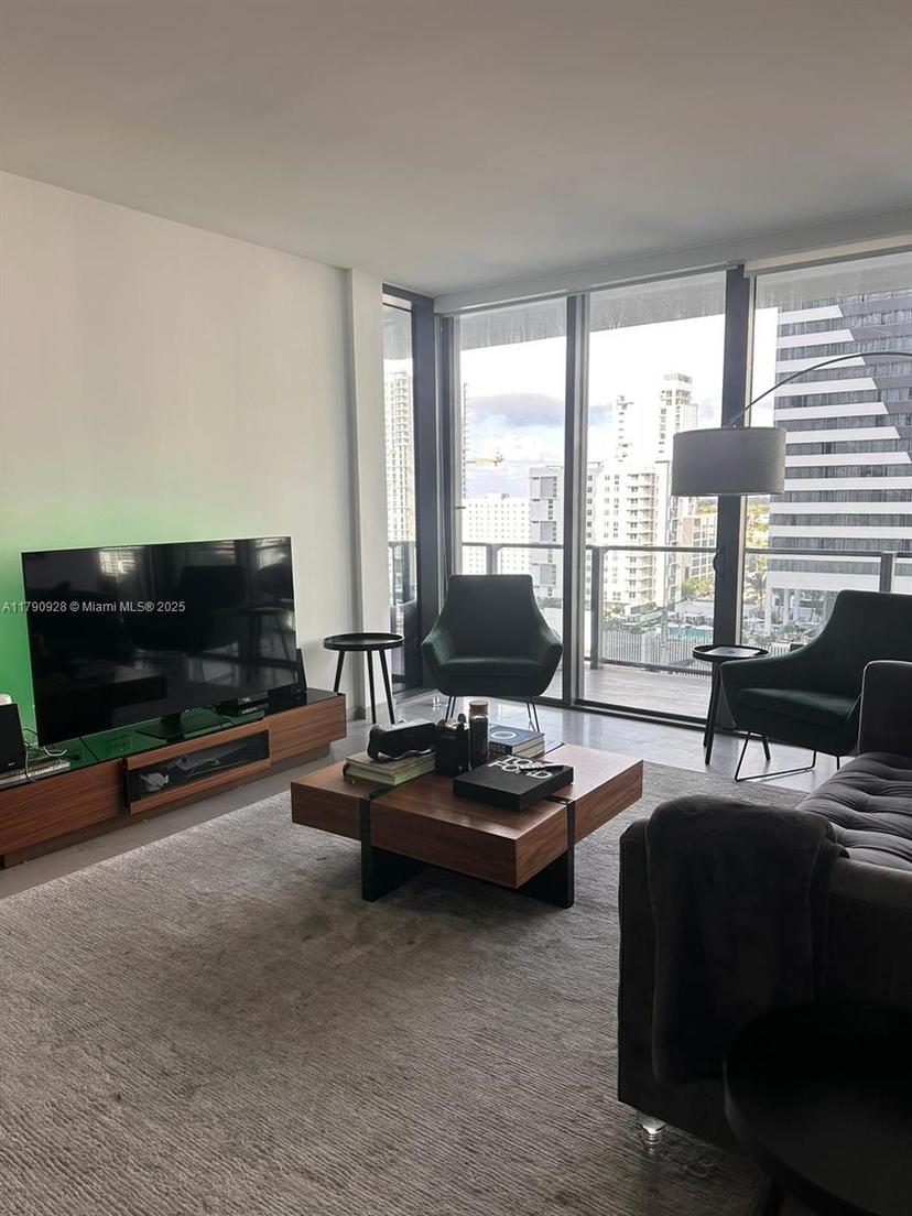Picture of 88 SW 7Th St # 810, Miami FL 33130